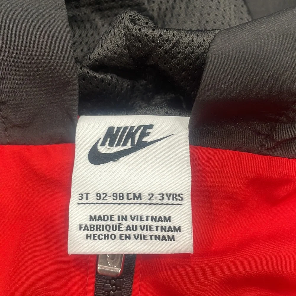 NWT Nike Dri-fit Rain Jacket. Color University Red/Black - Picture 3 of 5